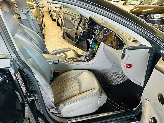 Mercedes-Benz CLS350 9 of 21