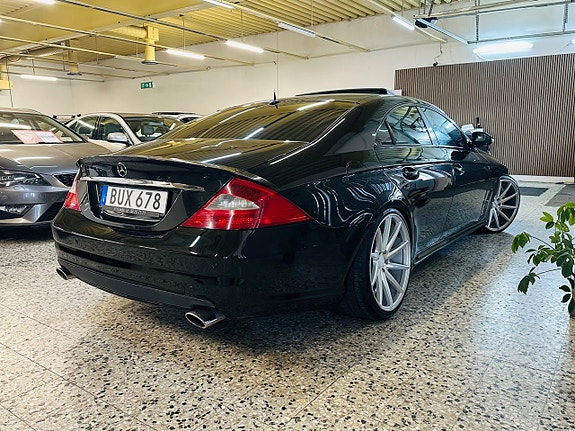 Mercedes-Benz CLS350 2 of 21