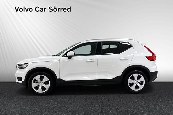 Volvo XC40 2 of 9