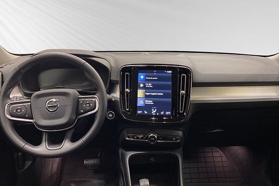 Volvo XC40 7 of 9