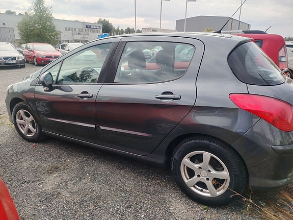 Peugeot 308 8 of 17