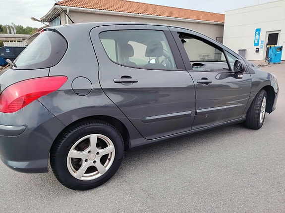 Peugeot 308 4 of 17