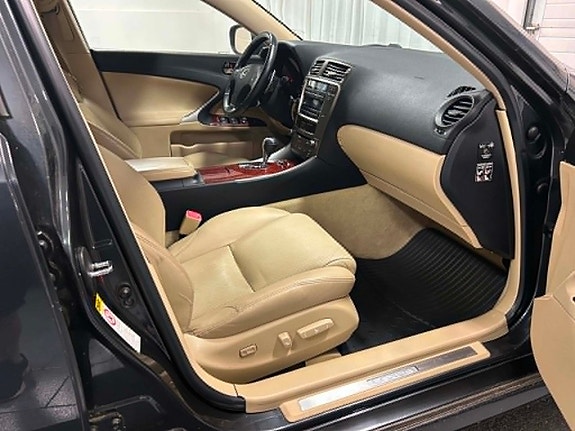 Lexus IS250 7 of 20