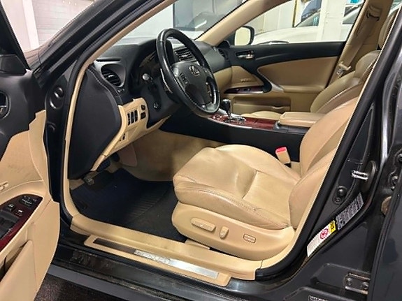 Lexus IS250 8 of 20