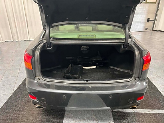 Lexus IS250 18 of 20