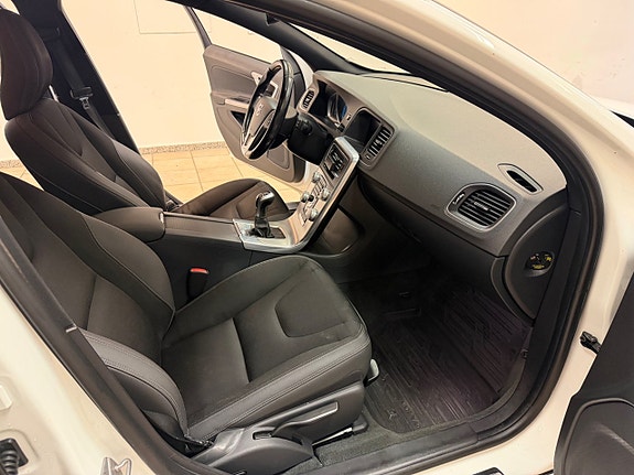 Volvo V60 11 of 13