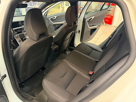 Volvo V60 13 of 13