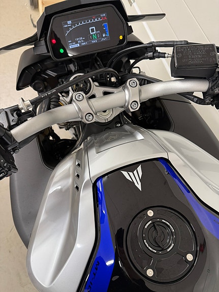 Yamaha MT-10 SP 7 of 8