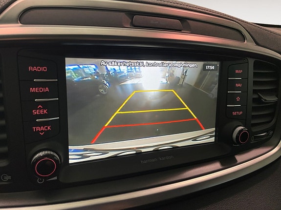 Kia Sorento 16 of 25