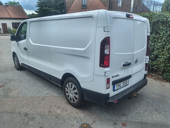 Nissan NV300 3 of 6