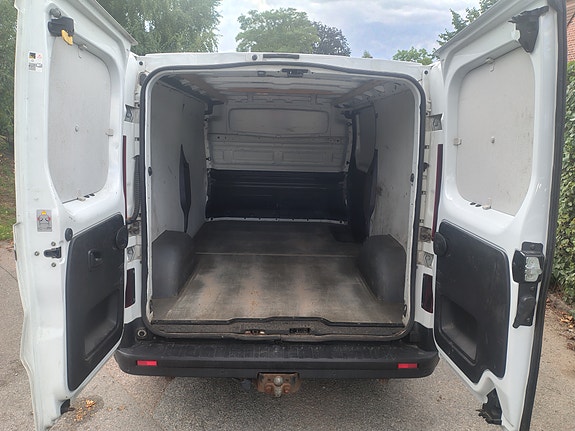 Nissan NV300 6 of 6