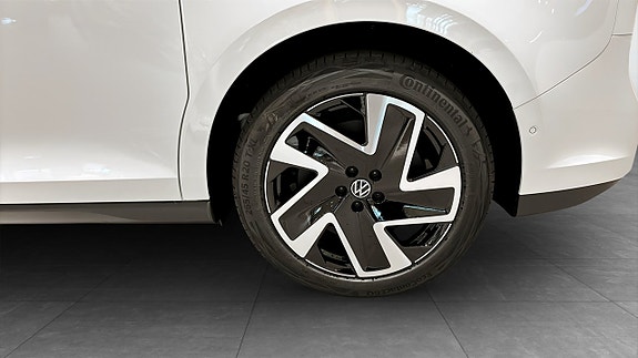 Volkswagen ID. Buzz 6 of 12