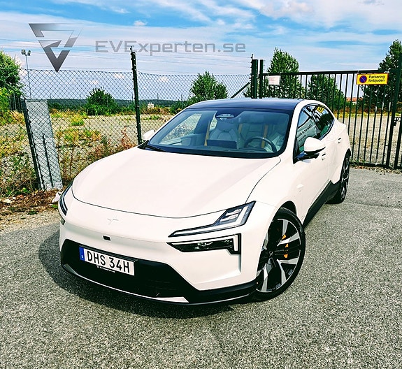 Polestar 4 2 of 27
