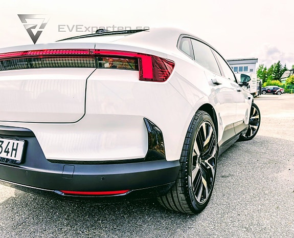 Polestar 4 7 of 27