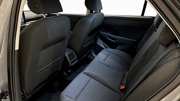 Volkswagen T-Roc 11 of 12