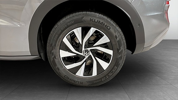 Volkswagen T-Roc 6 of 12