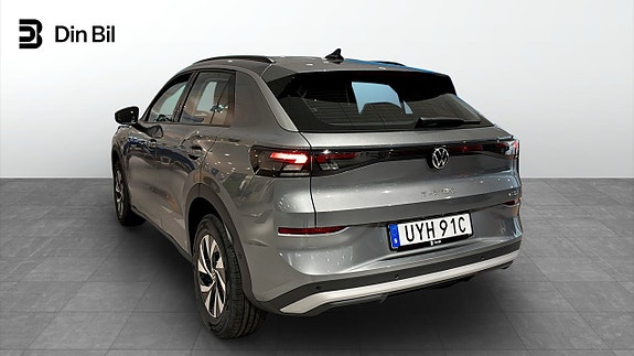 Volkswagen T-Roc 3 of 12