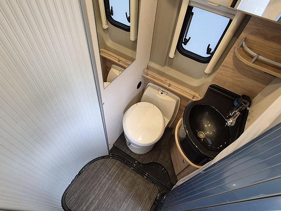 Dethleffs GlobeTrail 640 ER långbäddar, automat, dieselvärme, panorama, litium 17 of 24