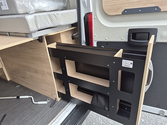 Dethleffs GlobeTrail 640 ER långbäddar, automat, dieselvärme, panorama, litium 10 of 24