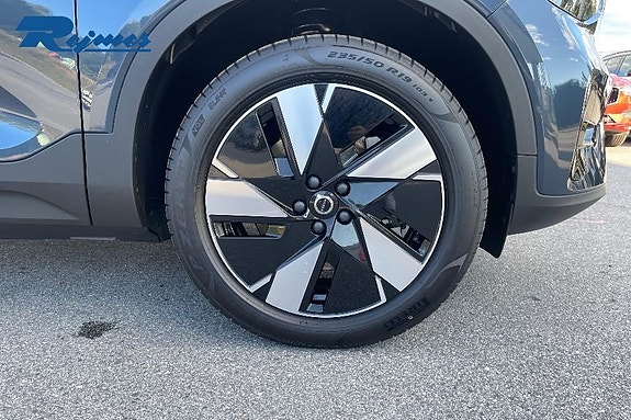 Volvo EX40 9 of 20