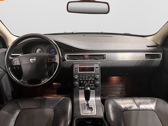 Volvo V70 12 of 17