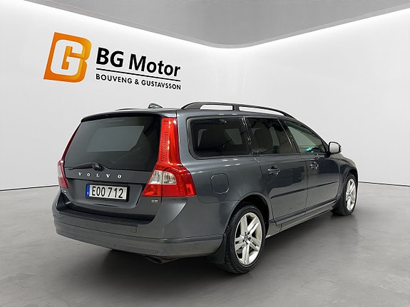 Volvo V70 4 of 17