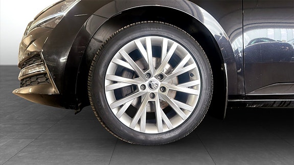 Skoda Superb 9 of 11