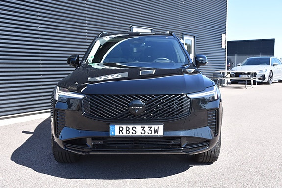 Volvo XC90 2 of 24