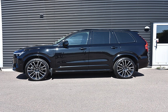 Volvo XC90 3 of 24