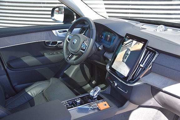 Volvo XC90 10 of 24