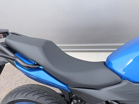 Suzuki SV-7GX 5 of 13