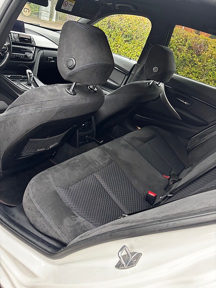 BMW 330i 4 of 4