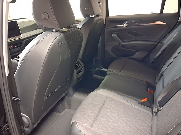 Volkswagen Tiguan 8 of 12