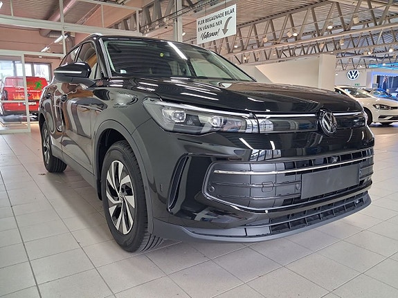 Volkswagen Tiguan 4 of 12
