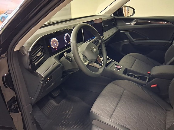 Volkswagen Tiguan 6 of 12