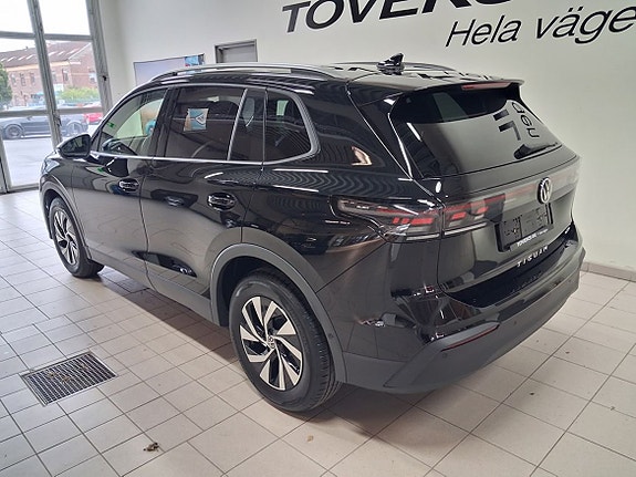 Volkswagen Tiguan 3 of 12