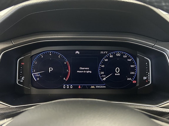Volkswagen T-Roc 12 of 18