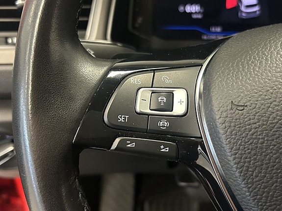 Volkswagen T-Roc 13 of 18