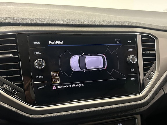 Volkswagen T-Roc 17 of 18