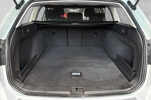 Volkswagen Passat 15 of 16