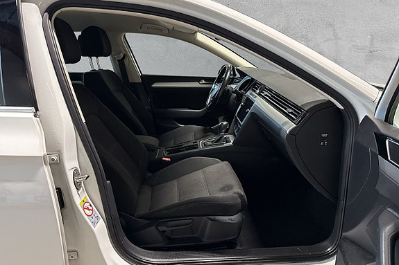 Volkswagen Passat 16 of 16