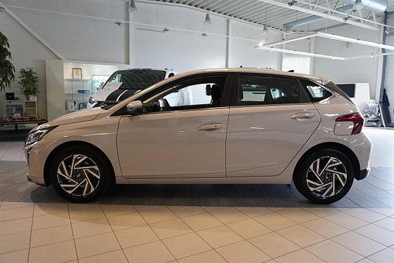 Hyundai i20 3 of 24