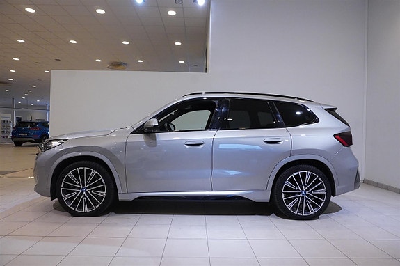 BMW iX1 3 of 15