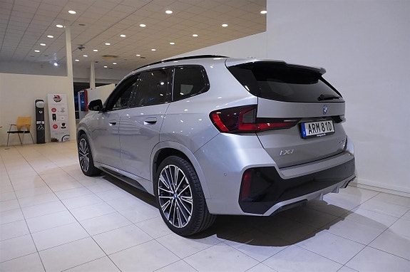 BMW iX1 7 of 15