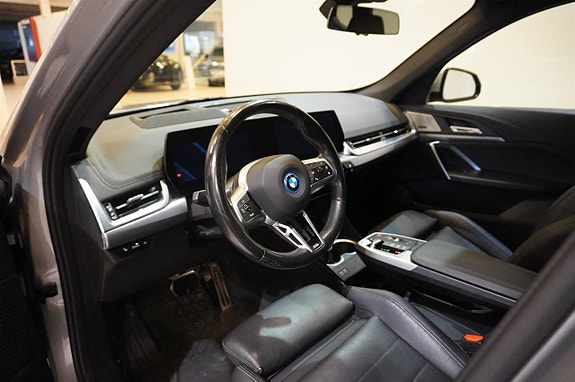 BMW iX1 2 of 15