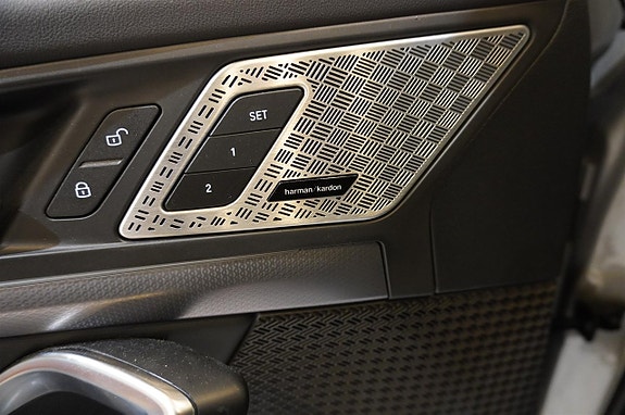 BMW iX1 13 of 15