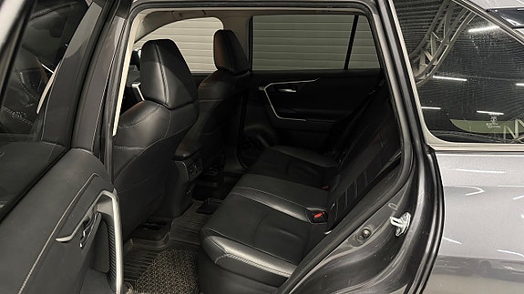 Toyota RAV4 14 of 30