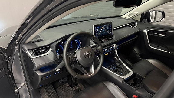 Toyota RAV4 12 of 30
