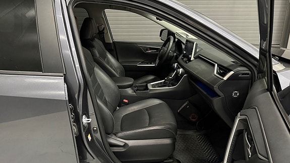 Toyota RAV4 16 of 30
