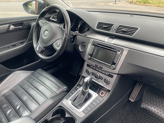 Volkswagen Passat 12 of 22